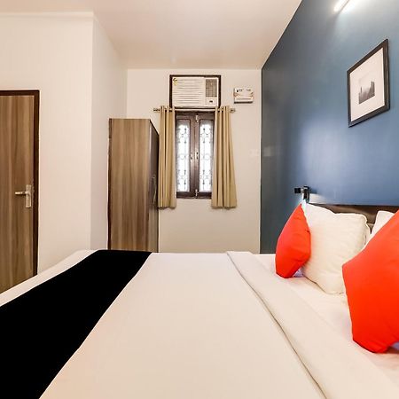 Collection O 71756 Hotel Silver Arrow Near Pacific Mall Tagore Garden Делхи Екстериор снимка