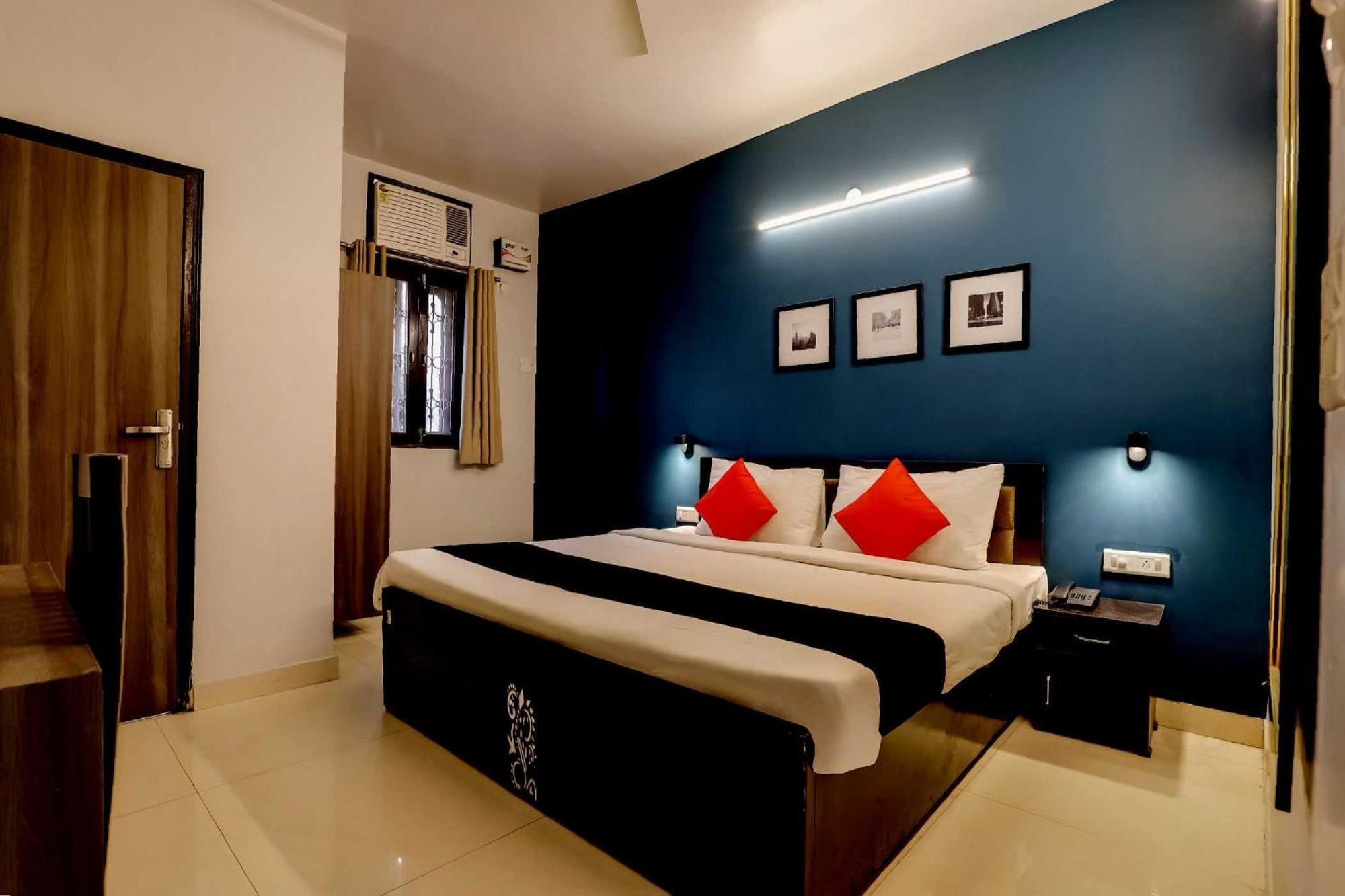 Collection O 71756 Hotel Silver Arrow Near Pacific Mall Tagore Garden Делхи Екстериор снимка