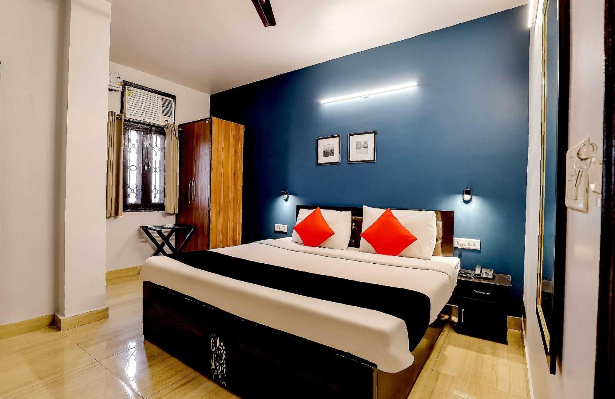 Collection O 71756 Hotel Silver Arrow Near Pacific Mall Tagore Garden Делхи Екстериор снимка