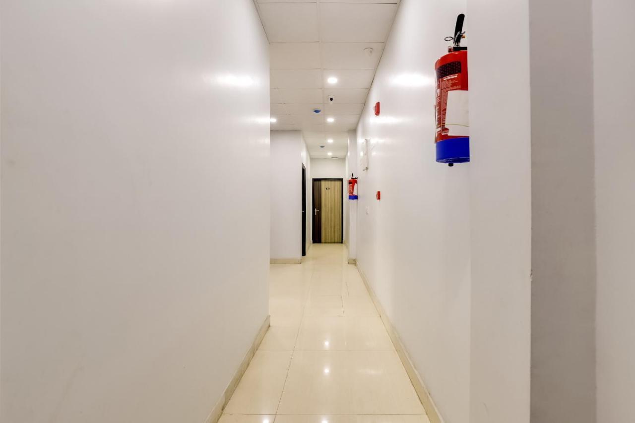 Collection O 71756 Hotel Silver Arrow Near Pacific Mall Tagore Garden Делхи Екстериор снимка